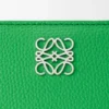 Kompaktes Anagram-Portemonnaie aus genarbtem Kalbsleder Kompaktes Anagram-Portemonnaie aus genarbtem Kalbsleder