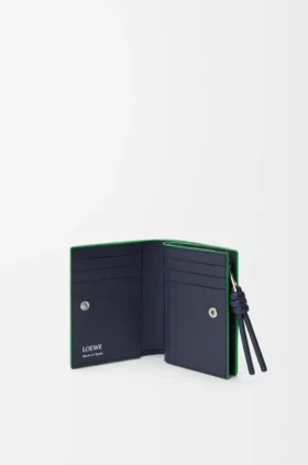 Kompaktes Portemonnaie mit Knot-Motiv aus glänzendem Nappa-Kalbsleder