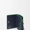 Kompaktes Portemonnaie mit Knot-Motiv aus glänzendem Nappa-Kalbsleder Kompaktes Portemonnaie mit Knot-Motiv aus glänzendem Nappa-Kalbsleder