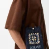 Kordelzugtasche aus klassischem Kalbsleder und Raffia Kordelzugtasche aus klassischem Kalbsleder und Raffia