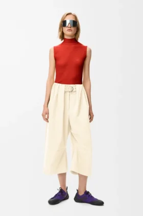 Kurze Hose mit Gürtel aus Baumwolle und Seide Kurze Hose mit Gürtel aus Baumwolle und Seide