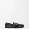 Loafer mit Toggle-Verschluss aus glänzendem, glattem Kalbsleder Loafer mit Toggle-Verschluss aus glänzendem, glattem Kalbsleder