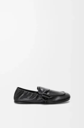 Loafer mit Toggle-Verschluss aus glänzendem, glattem Kalbsleder