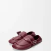 Loafer mit Toggle-Verschluss aus glänzendem, glattem Kalbsleder Loafer mit Toggle-Verschluss aus glänzendem, glattem Kalbsleder