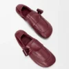 Loafer mit Toggle-Verschluss aus glänzendem, glattem Kalbsleder Loafer mit Toggle-Verschluss aus glänzendem, glattem Kalbsleder