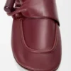 Loafer mit Toggle-Verschluss aus glänzendem, glattem Kalbsleder Loafer mit Toggle-Verschluss aus glänzendem, glattem Kalbsleder