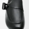 Loafer mit Toggle-Verschluss aus glänzendem, glattem Kalbsleder Loafer mit Toggle-Verschluss aus glänzendem, glattem Kalbsleder