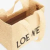 Loewe Font Tote in Raffia, mittelgross Loewe Font Tote in Raffia, mittelgross