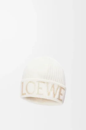 Loewe-Mütze aus Wolle