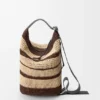 «Loop Bucket» aus Raffia «Loop Bucket» aus Raffia
