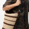 «Loop Bucket» aus Raffia «Loop Bucket» aus Raffia