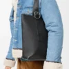 Loop Zipped Tote aus geschmeidigem genarbtem Kalbsleder Loop Zipped Tote aus geschmeidigem genarbtem Kalbsleder