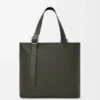 Loop Zipped Tote aus geschmeidigem genarbtem Kalbsleder Loop Zipped Tote aus geschmeidigem genarbtem Kalbsleder