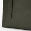 Loop Zipped Tote aus geschmeidigem genarbtem Kalbsleder Loop Zipped Tote aus geschmeidigem genarbtem Kalbsleder