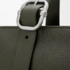 Loop Zipped Tote aus geschmeidigem genarbtem Kalbsleder Loop Zipped Tote aus geschmeidigem genarbtem Kalbsleder