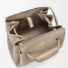 Madrid-Tasche in mittlerer Grösse aus geschmeidigem genarbtem Kalbsleder Madrid-Tasche in mittlerer Grösse aus geschmeidigem genarbtem Kalbsleder