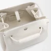 Madrid-Tasche in mittlerer Grösse aus geschmeidigem genarbtem Kalbsleder Madrid-Tasche in mittlerer Grösse aus geschmeidigem genarbtem Kalbsleder