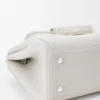 Madrid-Tasche in mittlerer Grösse aus geschmeidigem genarbtem Kalbsleder Madrid-Tasche in mittlerer Grösse aus geschmeidigem genarbtem Kalbsleder