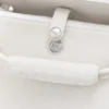 Madrid-Tasche in mittlerer Grösse aus geschmeidigem genarbtem Kalbsleder Madrid-Tasche in mittlerer Grösse aus geschmeidigem genarbtem Kalbsleder