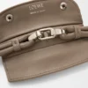 Madrid-Tasche in mittlerer Grösse aus geschmeidigem genarbtem Kalbsleder Madrid-Tasche in mittlerer Grösse aus geschmeidigem genarbtem Kalbsleder