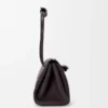 Madrid-Tasche in mittlerer Grösse aus geschmeidigem genarbtem Kalbsleder Madrid-Tasche in mittlerer Grösse aus geschmeidigem genarbtem Kalbsleder