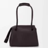 Madrid-Tasche in mittlerer Grösse aus geschmeidigem genarbtem Kalbsleder Madrid-Tasche in mittlerer Grösse aus geschmeidigem genarbtem Kalbsleder