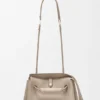 Madrid-Tasche in mittlerer Grösse aus geschmeidigem genarbtem Kalbsleder Madrid-Tasche in mittlerer Grösse aus geschmeidigem genarbtem Kalbsleder