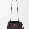 Madrid-Tasche in mittlerer Grösse aus geschmeidigem genarbtem Kalbsleder Madrid-Tasche in mittlerer Grösse aus geschmeidigem genarbtem Kalbsleder