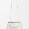 Madrid-Tasche in mittlerer Grösse aus geschmeidigem genarbtem Kalbsleder Madrid-Tasche in mittlerer Grösse aus geschmeidigem genarbtem Kalbsleder