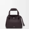 Madrid-Tasche in mittlerer Grösse aus geschmeidigem genarbtem Kalbsleder Madrid-Tasche in mittlerer Grösse aus geschmeidigem genarbtem Kalbsleder