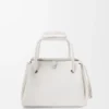 Madrid-Tasche in mittlerer Grösse aus geschmeidigem genarbtem Kalbsleder Madrid-Tasche in mittlerer Grösse aus geschmeidigem genarbtem Kalbsleder