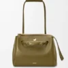 Madrid-Tasche in mittlerer Grösse aus geschmeidigem Kalbsleder Madrid-Tasche in mittlerer Grösse aus geschmeidigem Kalbsleder