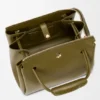 Madrid-Tasche in mittlerer Grösse aus geschmeidigem Kalbsleder Madrid-Tasche in mittlerer Grösse aus geschmeidigem Kalbsleder