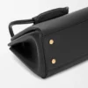 Madrid-Tasche in mittlerer Grösse aus geschmeidigem Kalbsleder Madrid-Tasche in mittlerer Grösse aus geschmeidigem Kalbsleder