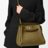 Madrid-Tasche in mittlerer Grösse aus geschmeidigem Kalbsleder Madrid-Tasche in mittlerer Grösse aus geschmeidigem Kalbsleder