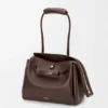 Madrid-Tasche in mittlerer Grösse aus geschmeidigem Kalbsleder Madrid-Tasche in mittlerer Grösse aus geschmeidigem Kalbsleder