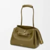 Madrid-Tasche in mittlerer Grösse aus geschmeidigem Kalbsleder Madrid-Tasche in mittlerer Grösse aus geschmeidigem Kalbsleder