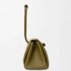 Madrid-Tasche in mittlerer Grösse aus geschmeidigem Kalbsleder Madrid-Tasche in mittlerer Grösse aus geschmeidigem Kalbsleder