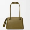 Madrid-Tasche in mittlerer Grösse aus geschmeidigem Kalbsleder Madrid-Tasche in mittlerer Grösse aus geschmeidigem Kalbsleder