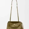 Madrid-Tasche in mittlerer Grösse aus geschmeidigem Kalbsleder Madrid-Tasche in mittlerer Grösse aus geschmeidigem Kalbsleder