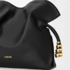 Mini-Flamenco-Clutch «Coil» aus Nappa-Kalbsleder Mini-Flamenco-Clutch «Coil» aus Nappa-Kalbsleder