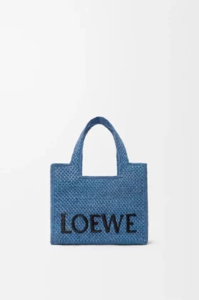 Mini-Font Tote mit loewe-Schriftzug aus Raffia Mini-Font Tote mit loewe-Schriftzug aus Raffia