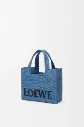Mini-Font Tote mit loewe-Schriftzug aus Raffia Mini-Font Tote mit loewe-Schriftzug aus Raffia