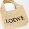 Mini-Font Tote mit loewe-Schriftzug aus Raffia