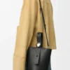 Mini-Pebble-Beuteltasche aus weichem, genarbtem Kalbsleder Mini-Pebble-Beuteltasche aus weichem, genarbtem Kalbsleder