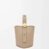 Mini-Pebble-Beuteltasche aus weichem, genarbtem Kalbsleder Mini-Pebble-Beuteltasche aus weichem, genarbtem Kalbsleder