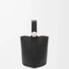 Mini-Pebble-Beuteltasche aus weichem, genarbtem Kalbsleder Mini-Pebble-Beuteltasche aus weichem, genarbtem Kalbsleder