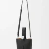 Mini-Pebble-Beuteltasche aus weichem, genarbtem Kalbsleder Mini-Pebble-Beuteltasche aus weichem, genarbtem Kalbsleder