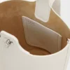 Mini-Pebble-Beuteltasche aus weichem, genarbtem Kalbsleder Mini-Pebble-Beuteltasche aus weichem, genarbtem Kalbsleder