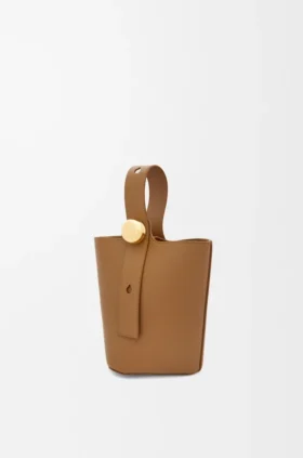 Mini Pebble Bucket aus glattem Kalbsleder